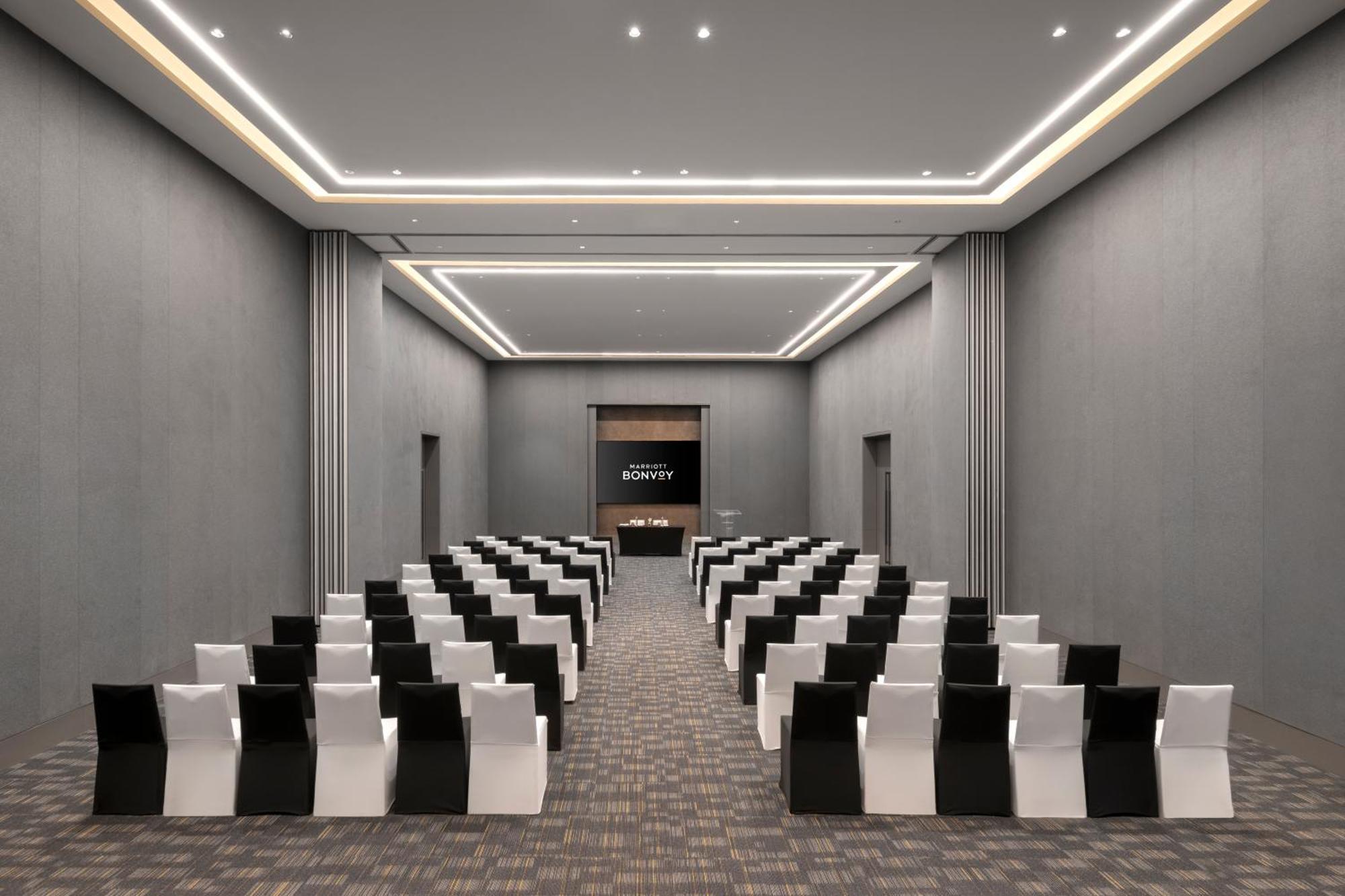 ホテル Moxy Bengaluru Airport Prestige Tech Cloud Devanahalli エクステリア 写真