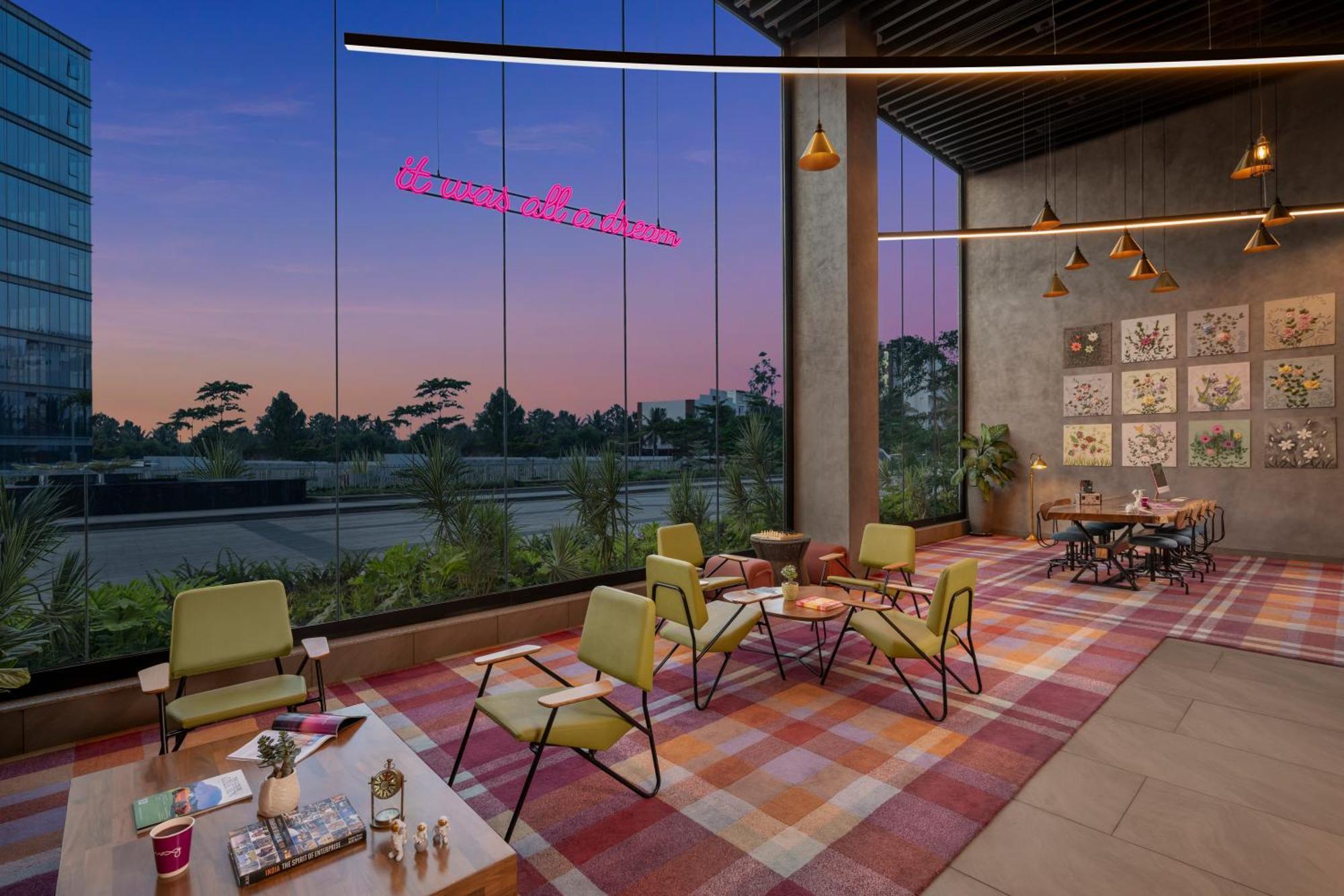 ホテル Moxy Bengaluru Airport Prestige Tech Cloud Devanahalli エクステリア 写真